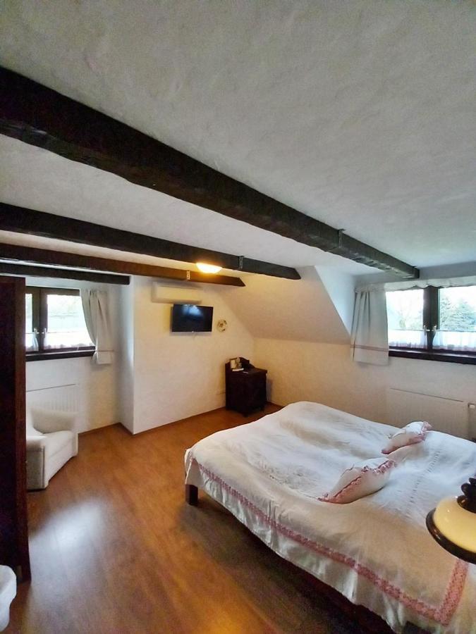Bed and Breakfast Sári Csárda Panzió Dunakiliti Esterno foto