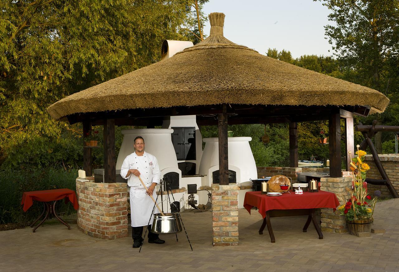 Bed and Breakfast Sári Csárda Panzió Dunakiliti Esterno foto